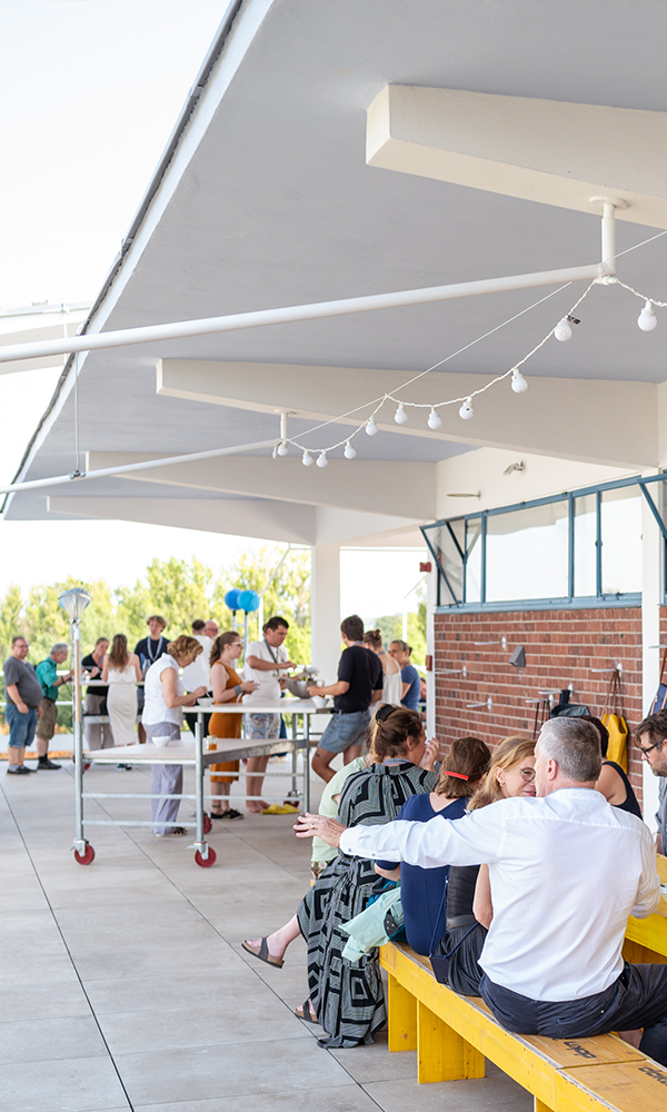 Festivalprogramm auf Dachterrasse Eiermannbau, Foto Thomas Müller